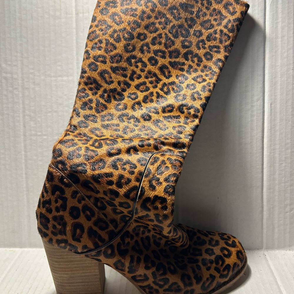 Woman’s Bill Blass size 10 leopard print leather zippered heeled boots - Picture 6 of 15